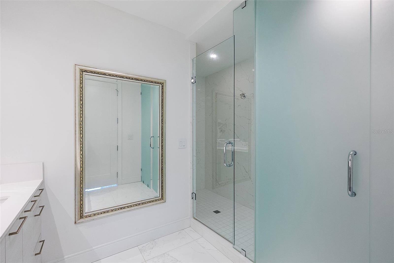 Listing photo id 16 for 100 1st Avenue N 2703