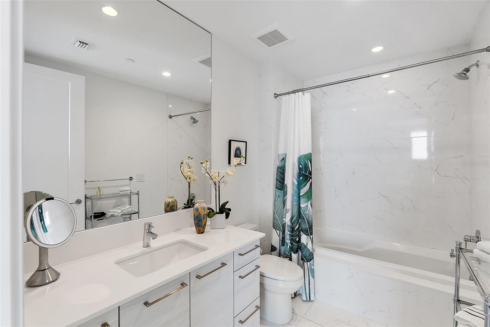 Listing photo id 19 for 100 1st Avenue N 2703