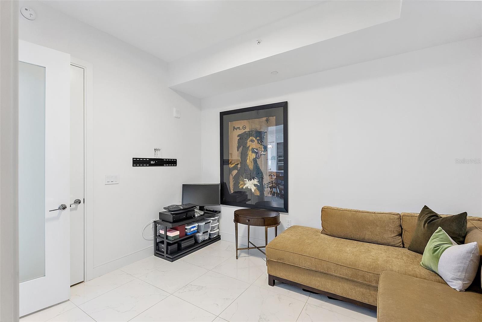 Listing photo id 21 for 100 1st Avenue N 2703
