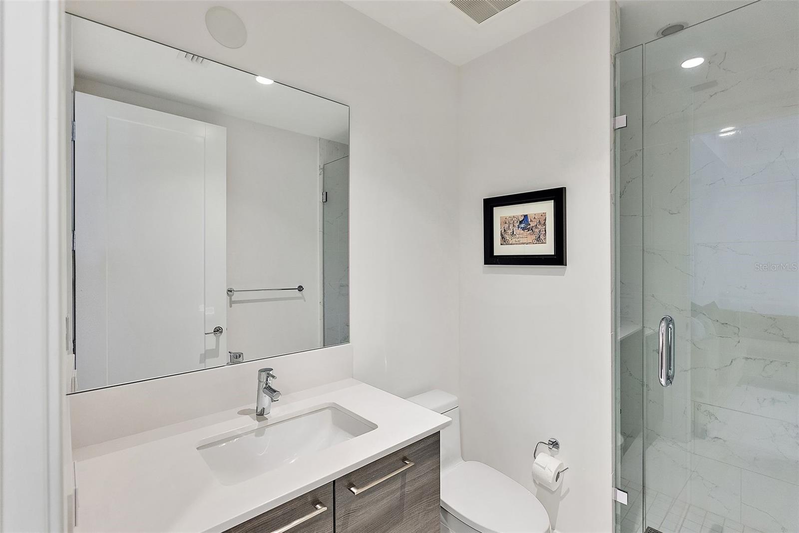 Listing photo id 22 for 100 1st Avenue N 2703