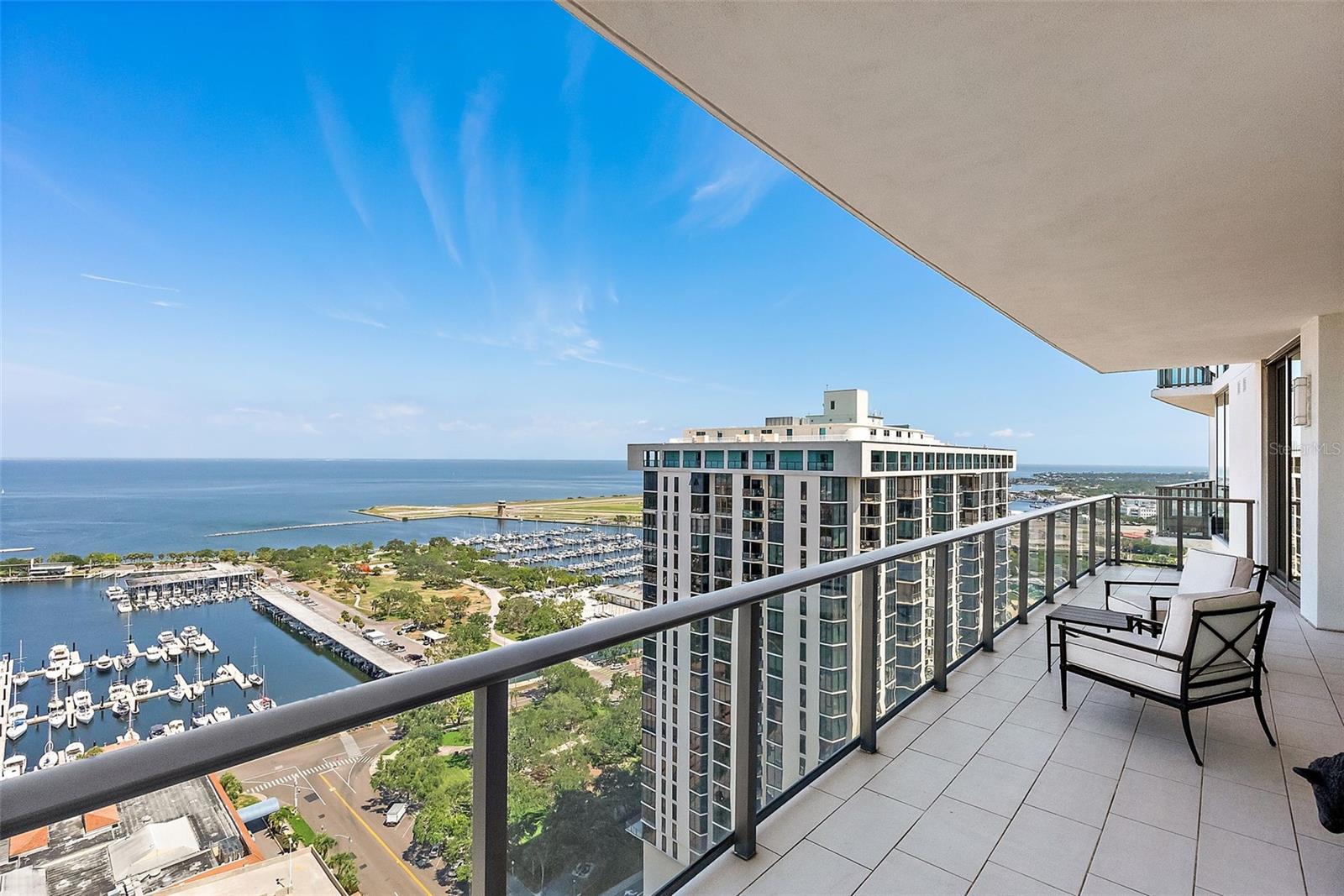 Listing photo id 25 for 100 1st Avenue N 2703