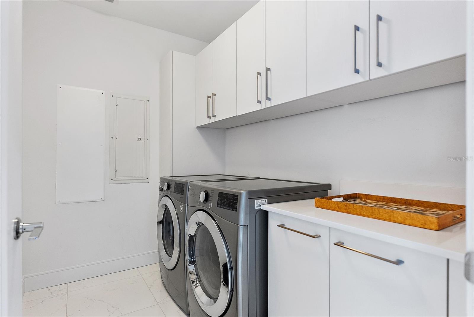Listing photo id 26 for 100 1st Avenue N 2703