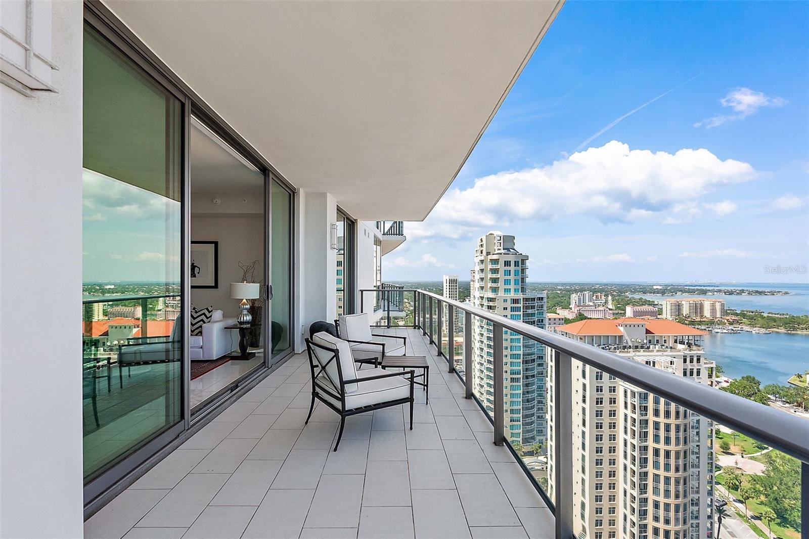 Listing photo id 27 for 100 1st Avenue N 2703