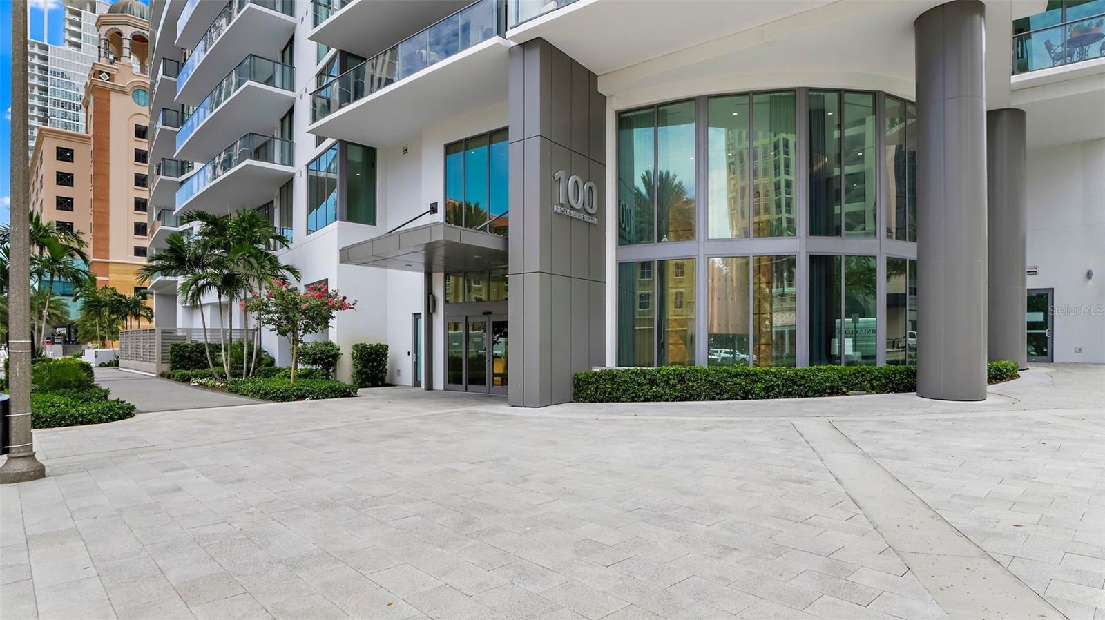 Listing photo id 28 for 100 1st Avenue N 2703