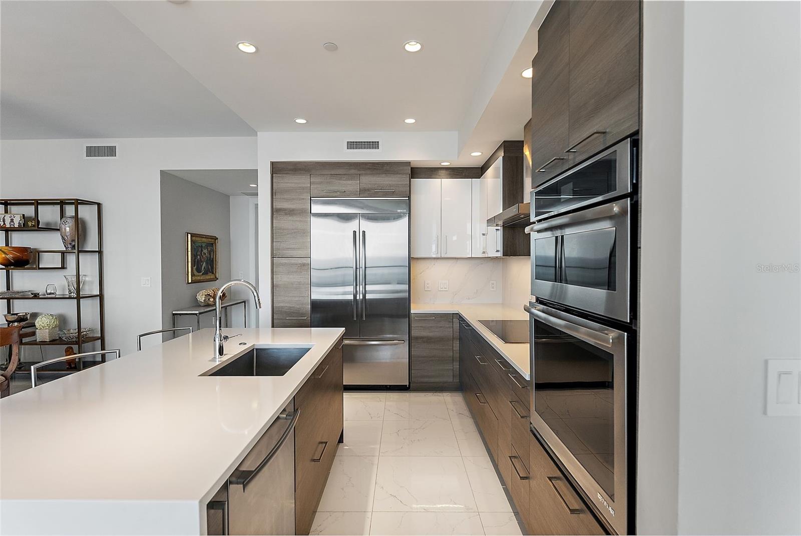 Listing photo id 6 for 100 1st Avenue N 2703