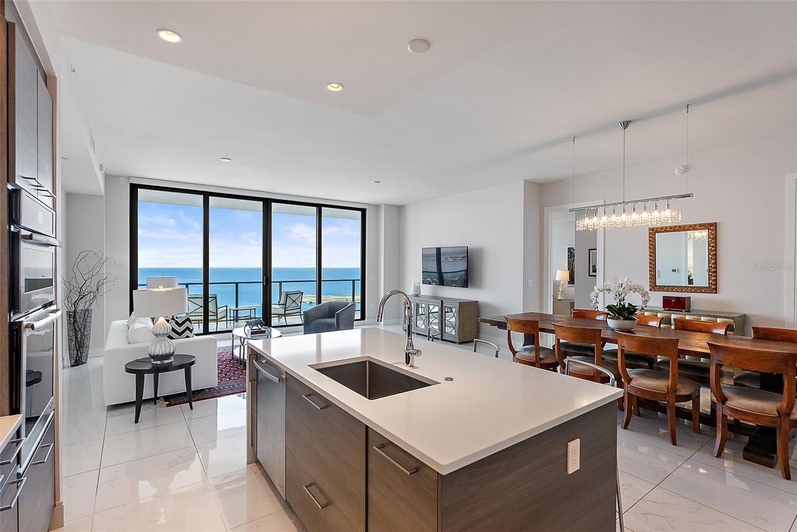 Listing photo id 7 for 100 1st Avenue N 2703