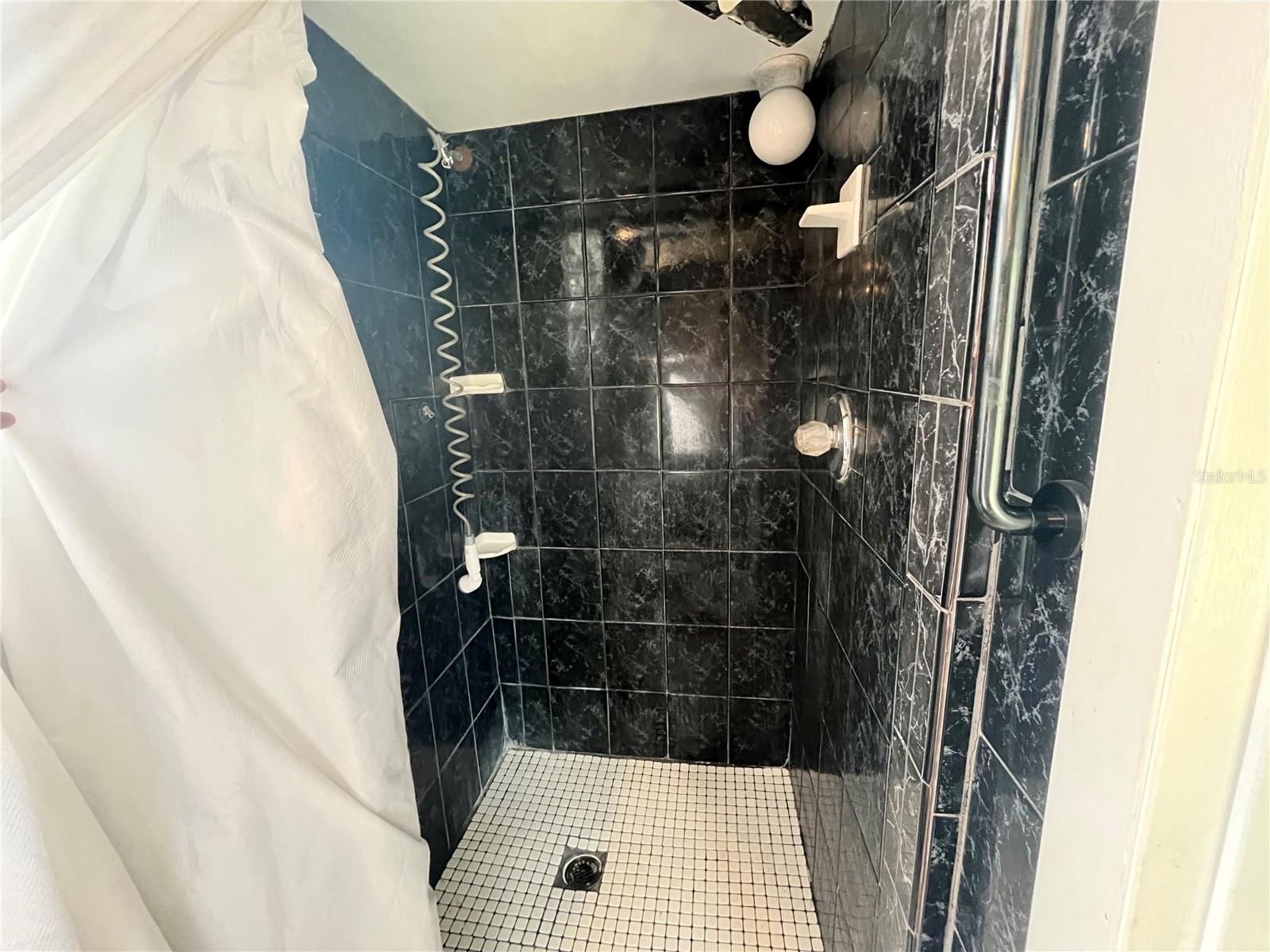 Image 21 of 26 For 860 44th Avenue N