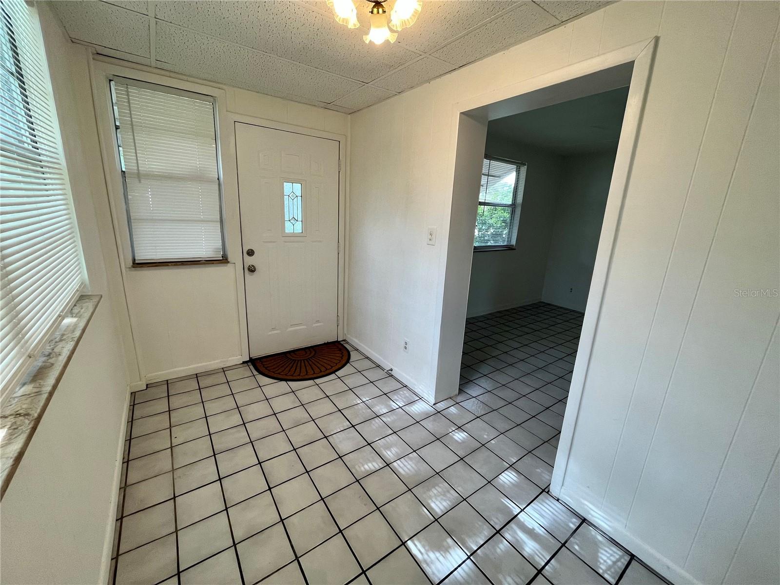 Image 3 of 26 For 860 44th Avenue N