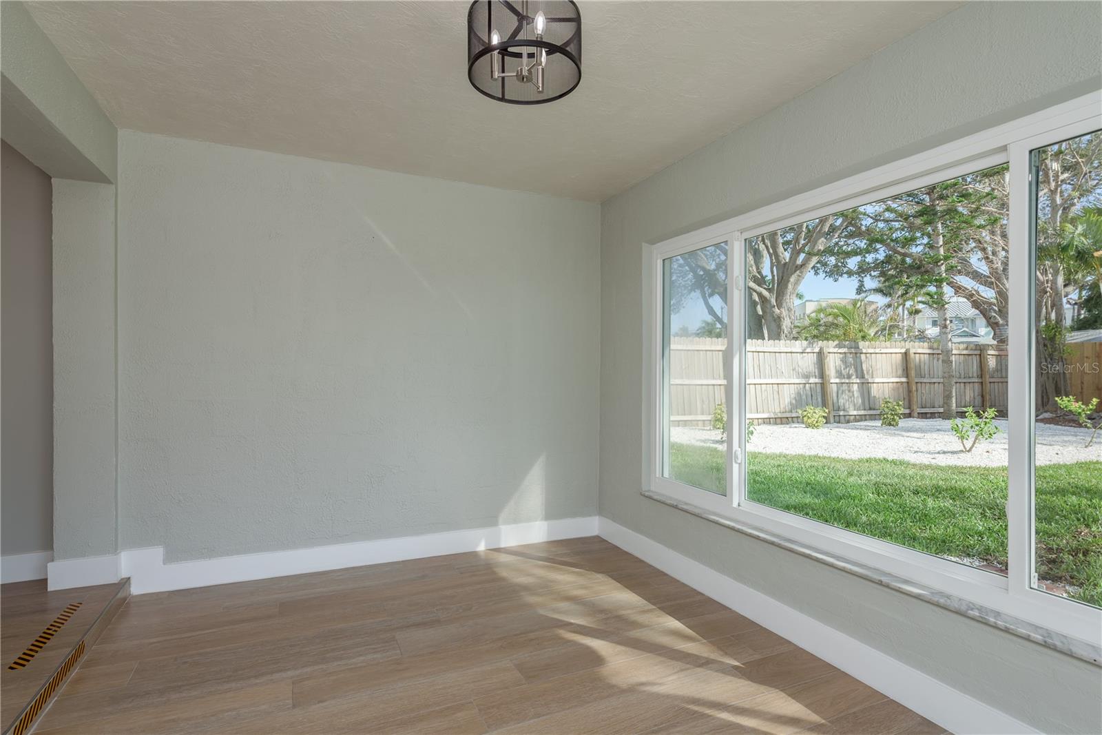Image 12 of 36 For 2010 Bayview Place