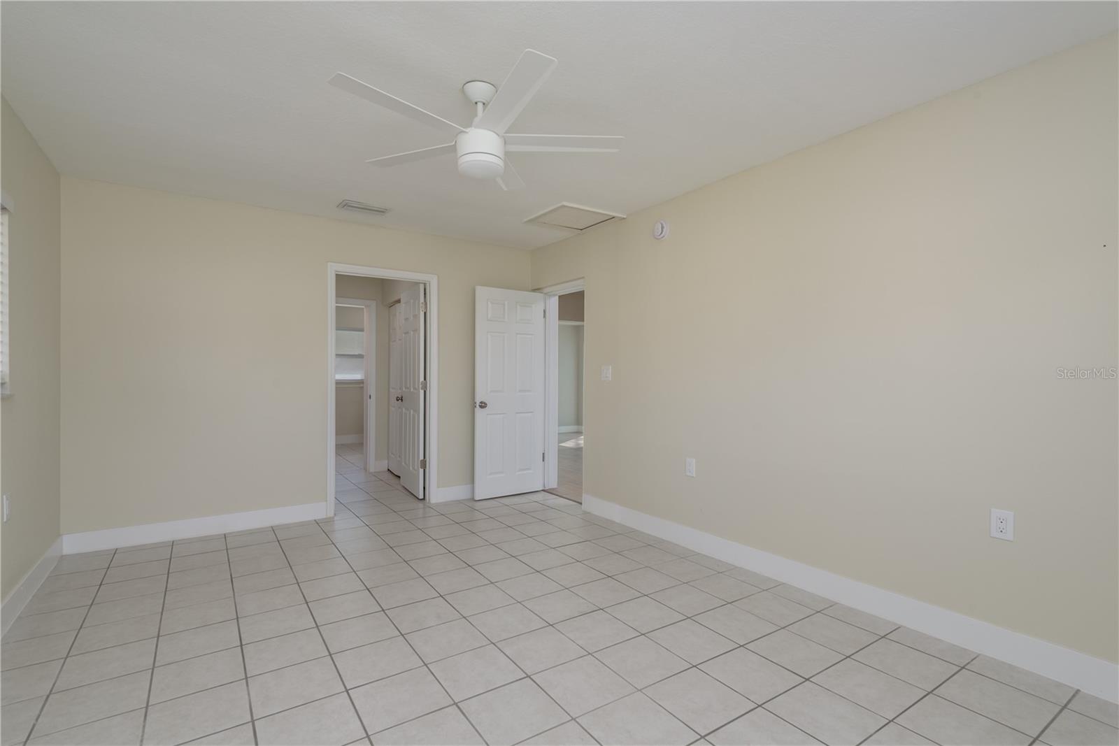 Image 14 of 36 For 2010 Bayview Place