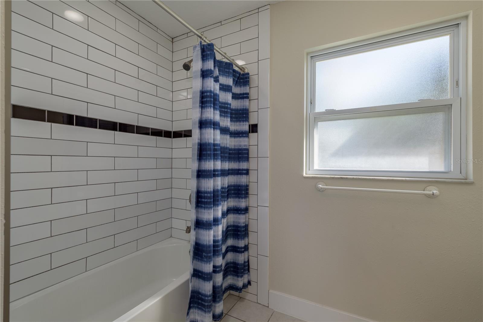 Image 16 of 36 For 2010 Bayview Place
