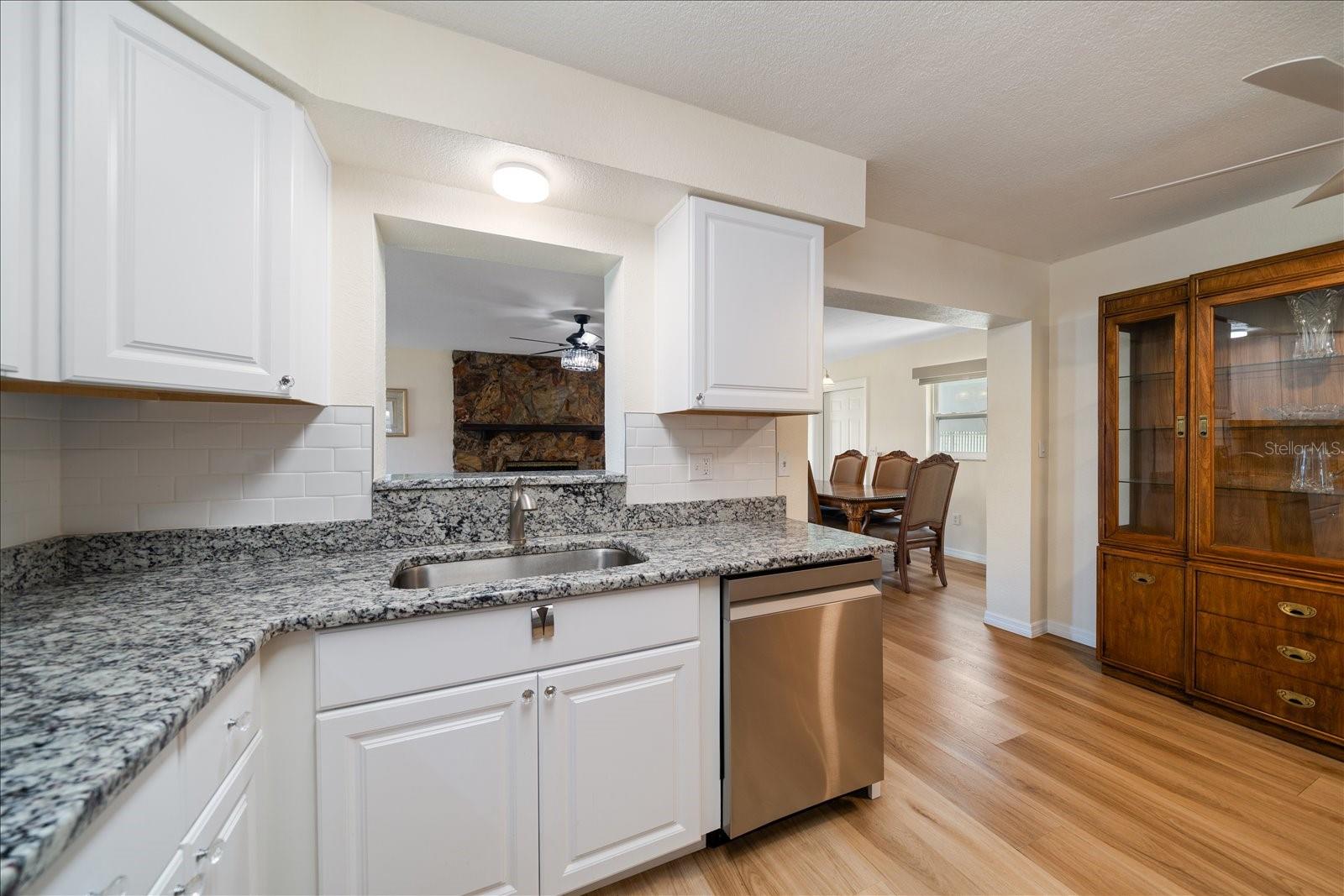 Listing photo id 9 for 6282 41st Avenue N