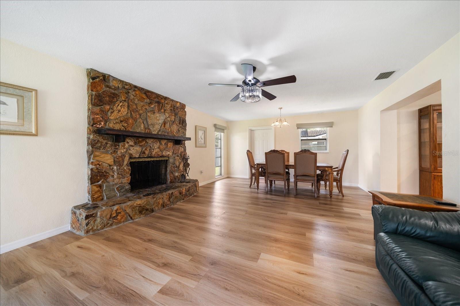 Listing photo id 10 for 6282 41st Avenue N