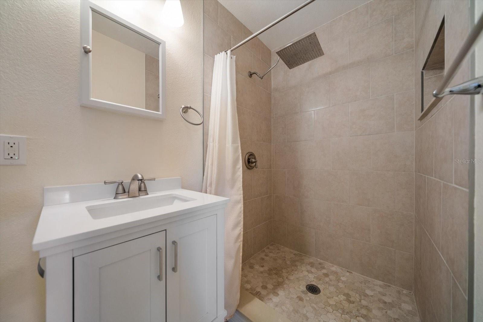Listing photo id 13 for 6282 41st Avenue N