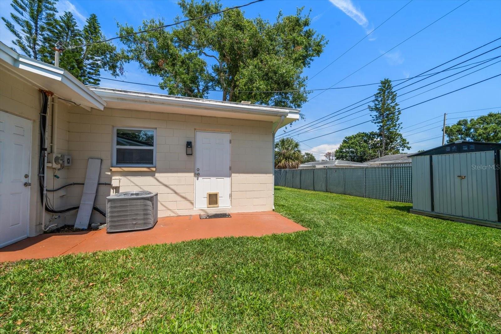 Listing photo id 20 for 6282 41st Avenue N