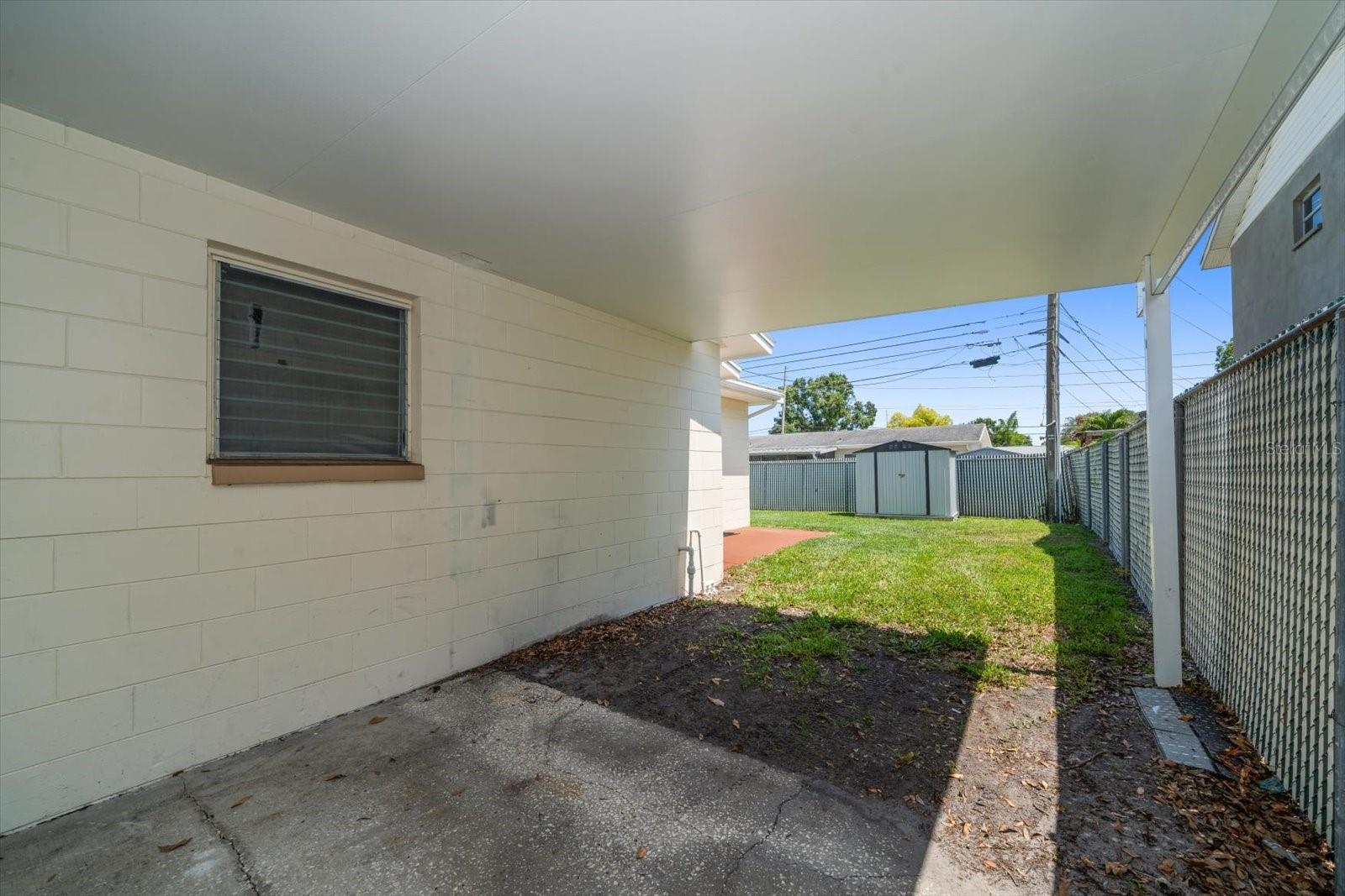 Listing photo id 23 for 6282 41st Avenue N