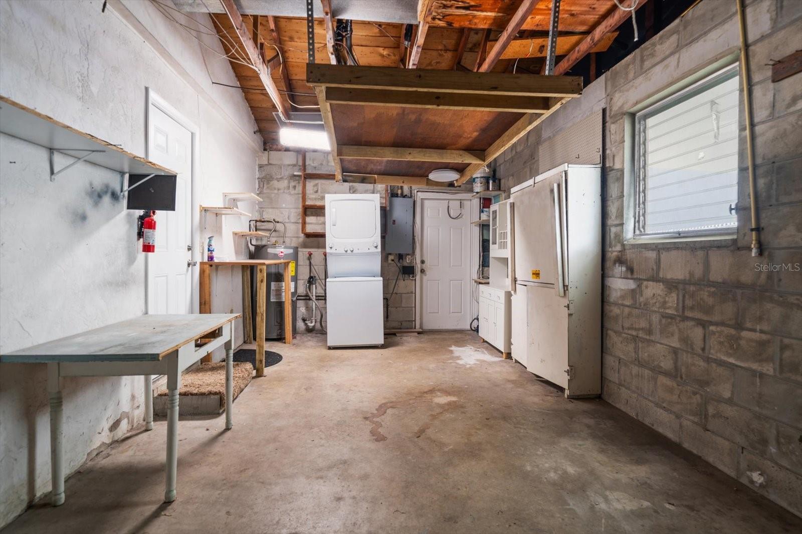 Listing photo id 24 for 6282 41st Avenue N