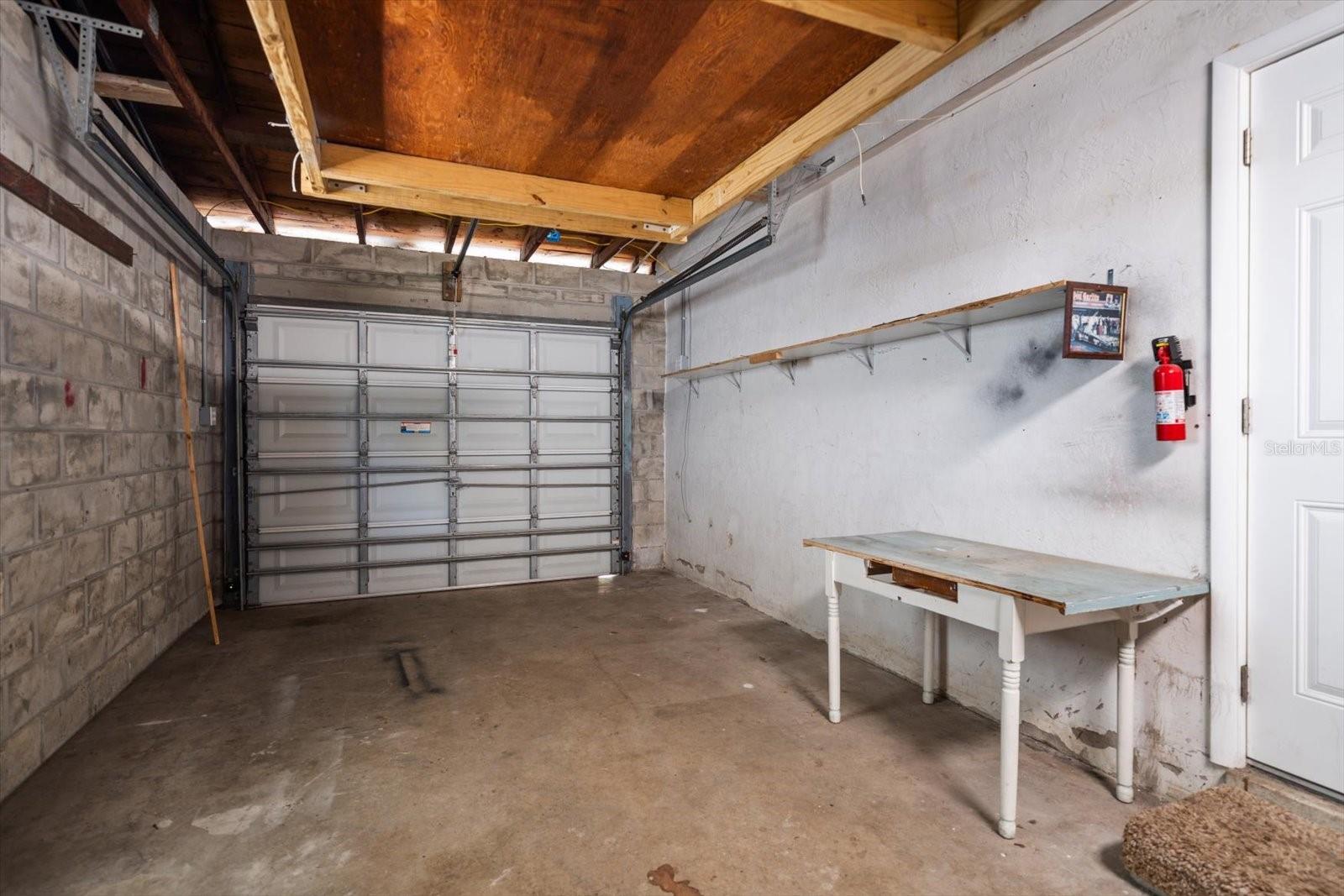 Listing photo id 25 for 6282 41st Avenue N