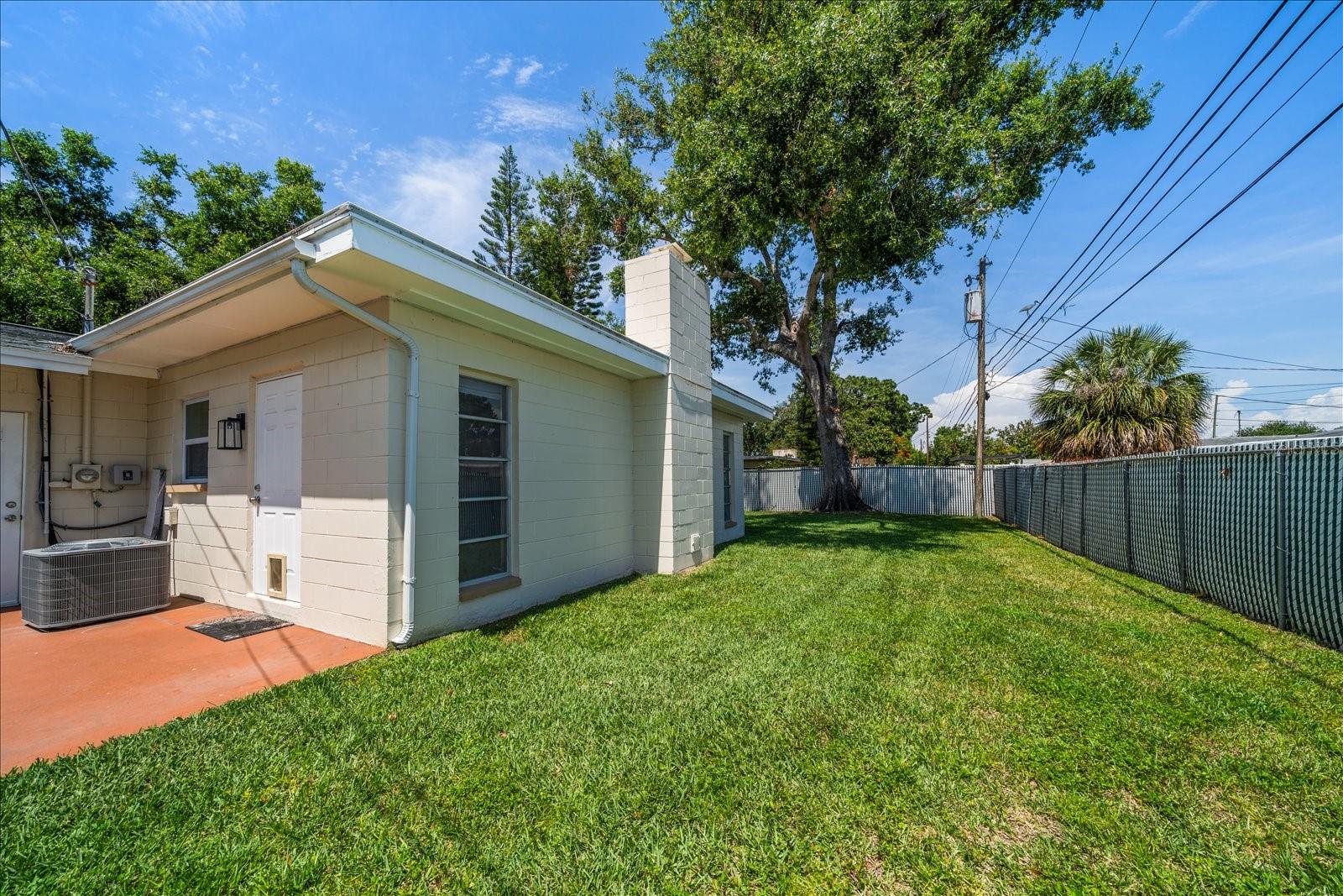Listing photo id 27 for 6282 41st Avenue N