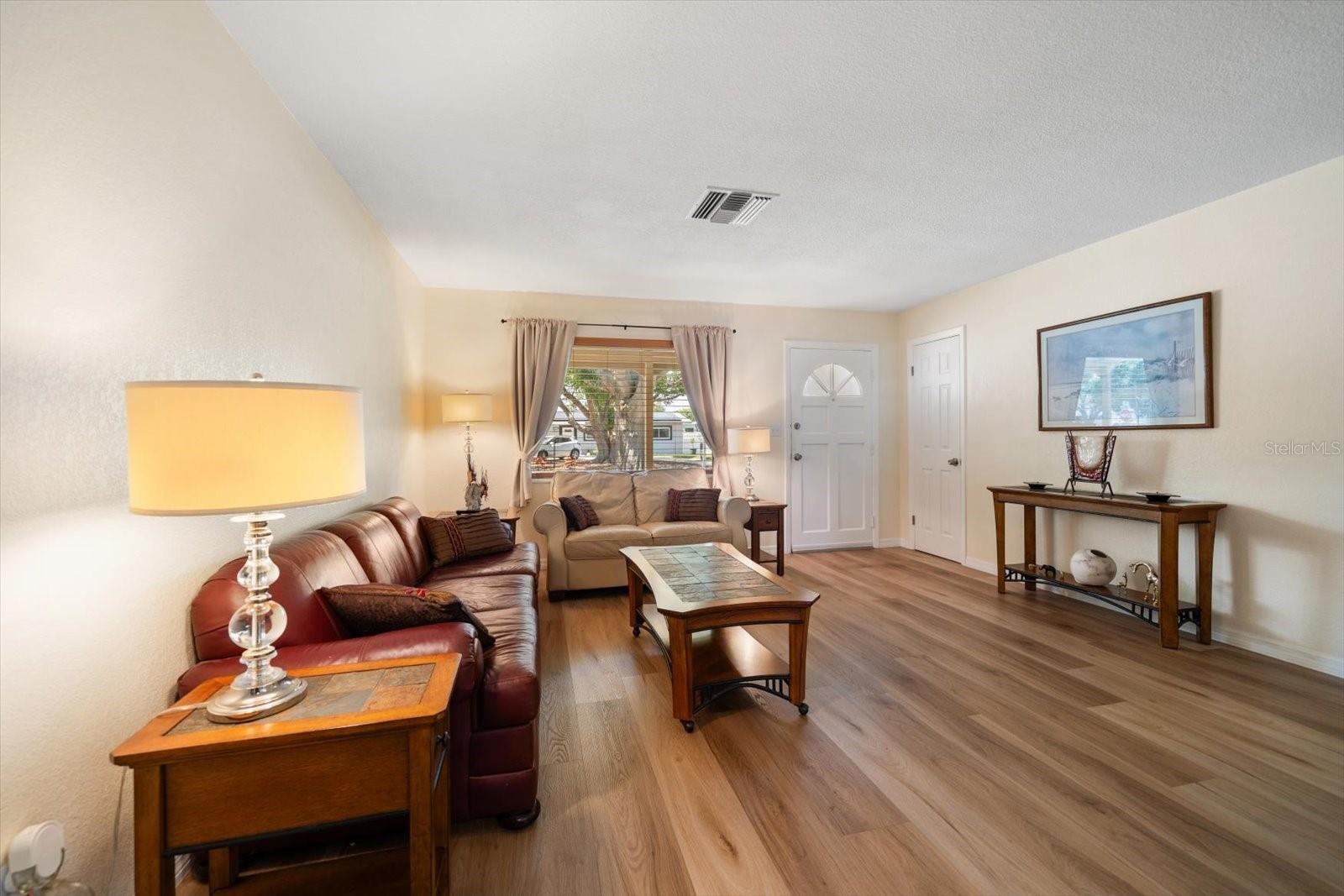 Listing photo id 4 for 6282 41st Avenue N