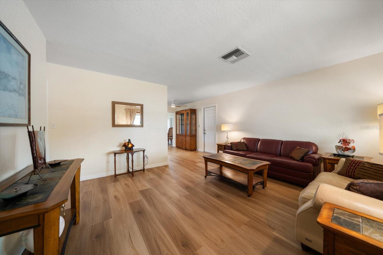 Listing photo id 5 for 6282 41st Avenue N