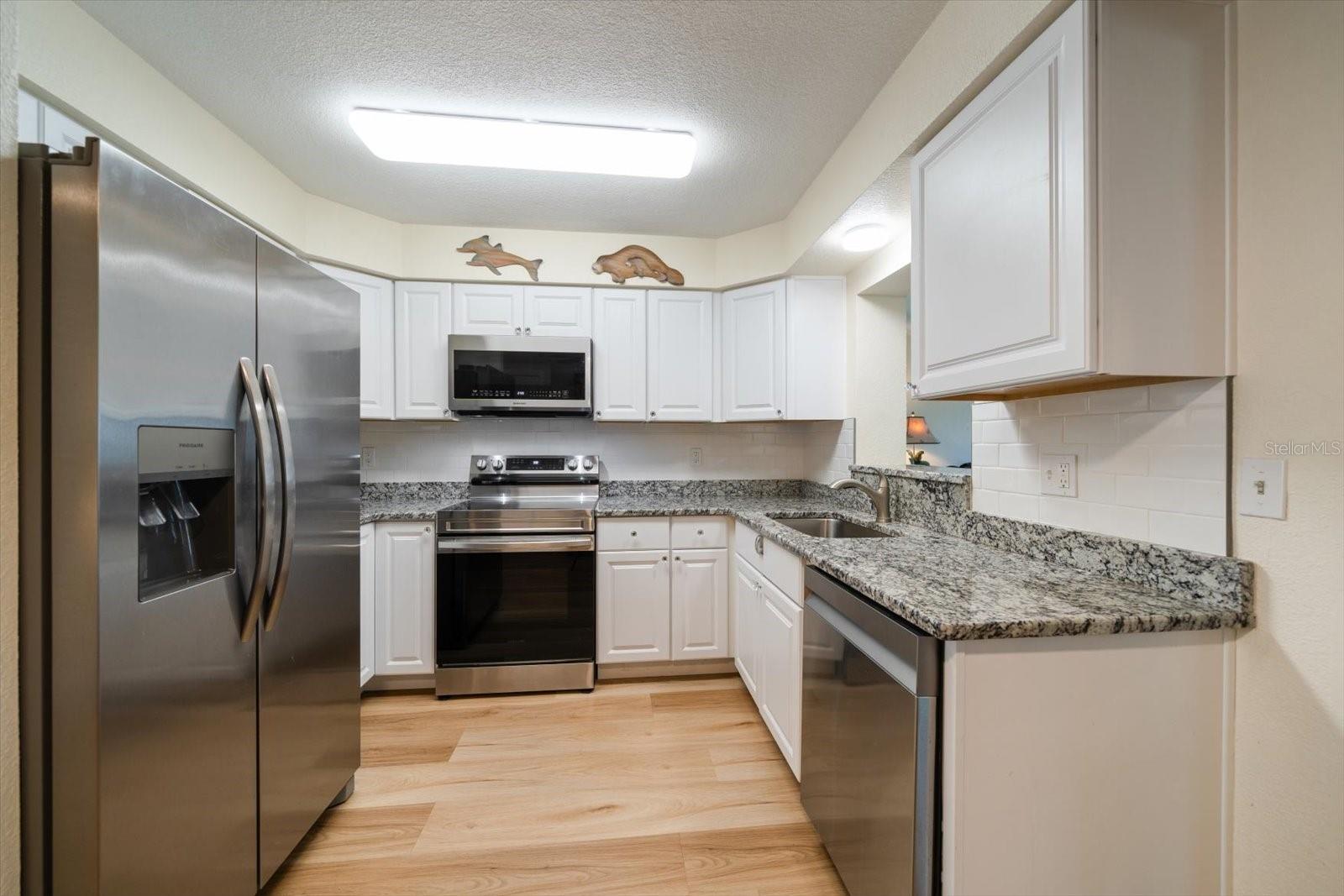 Listing photo id 7 for 6282 41st Avenue N