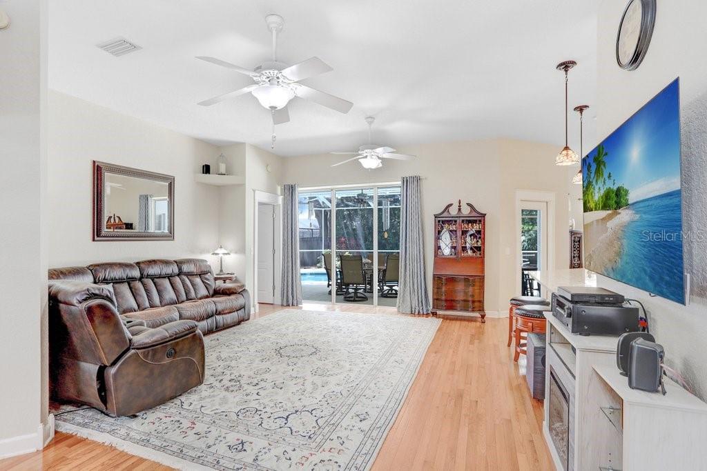 Listing photo id 14 for 613 Sportsman Park Drive