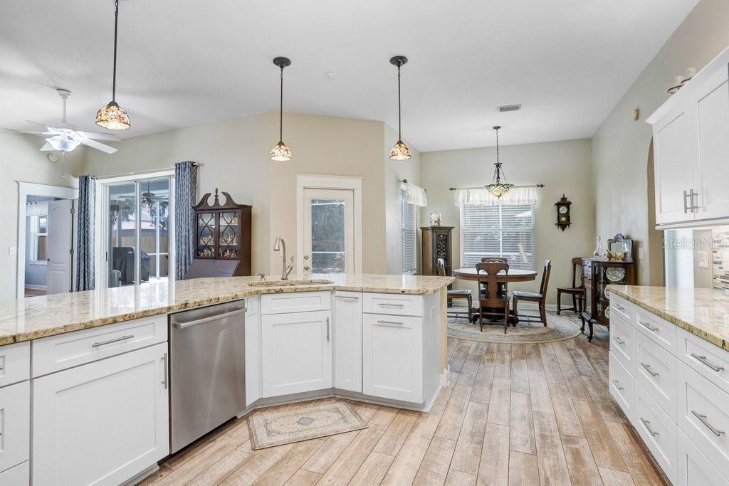 Listing photo id 15 for 613 Sportsman Park Drive