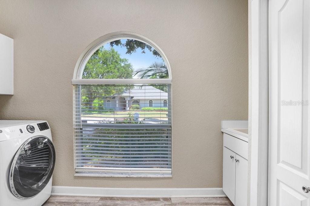Listing photo id 25 for 613 Sportsman Park Drive