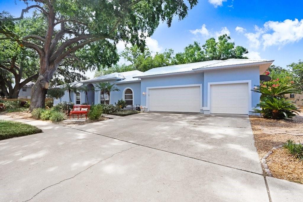 Listing photo id 36 for 613 Sportsman Park Drive