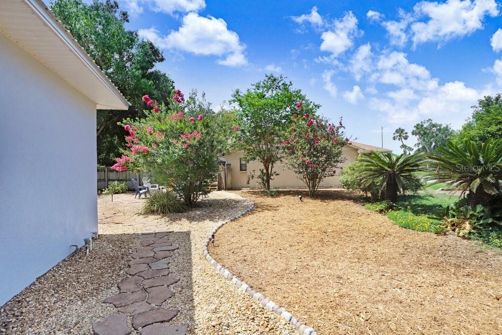 Listing photo id 42 for 613 Sportsman Park Drive