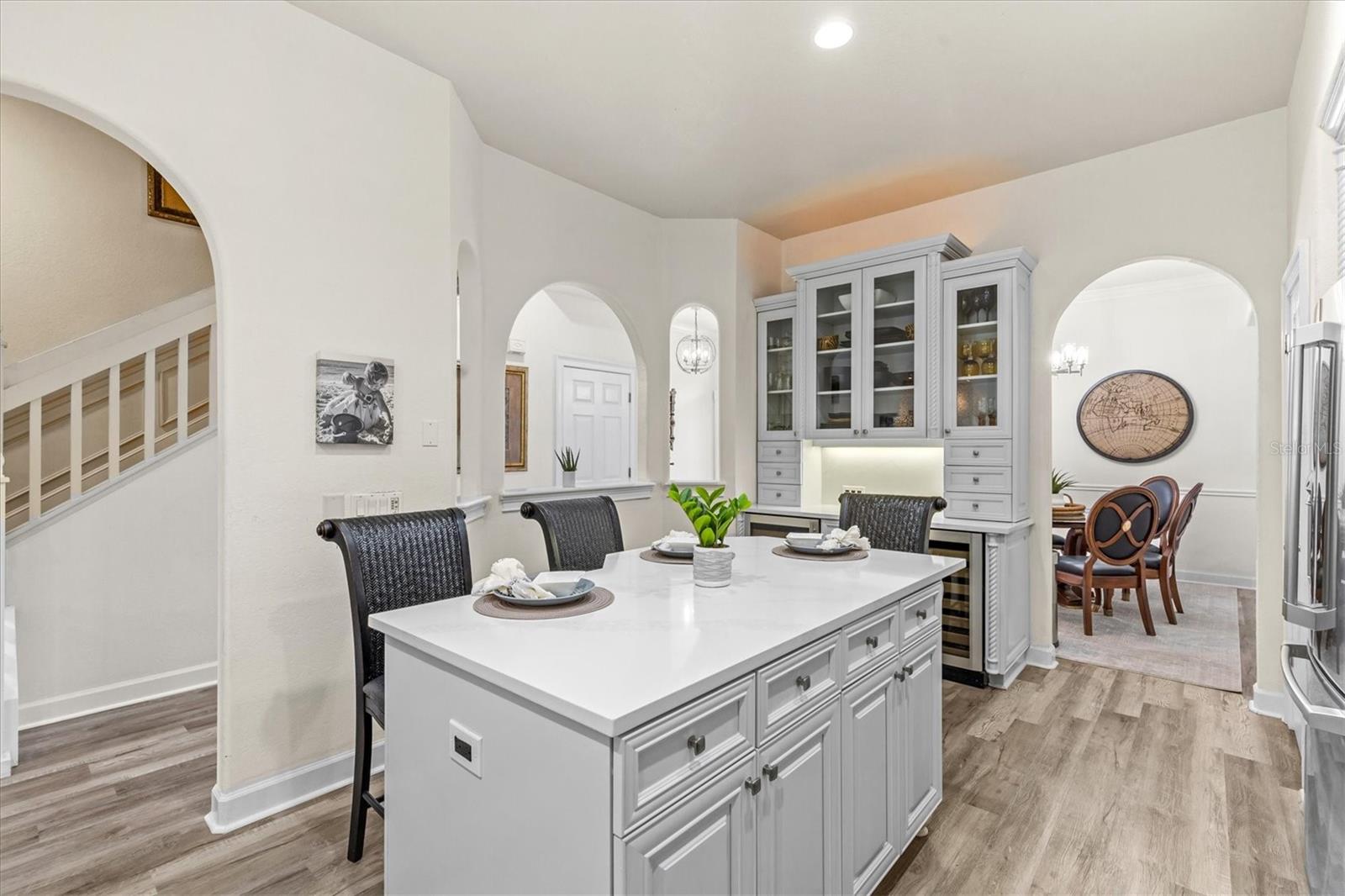 Listing photo id 11 for 1622 Lago Vista Boulevard