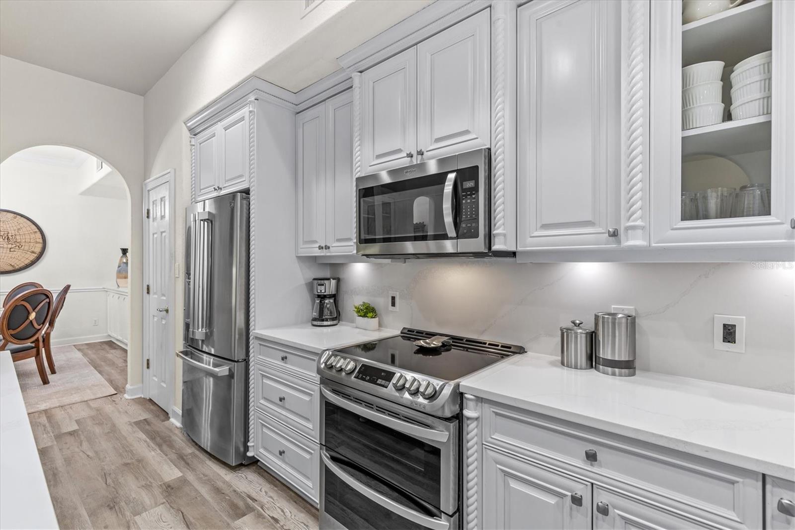 Listing photo id 12 for 1622 Lago Vista Boulevard
