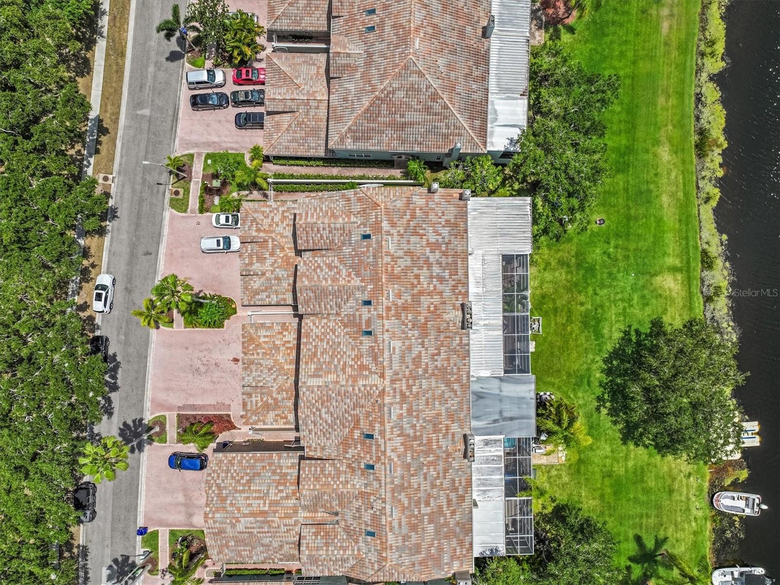 Listing photo id 0 for 1622 Lago Vista Boulevard