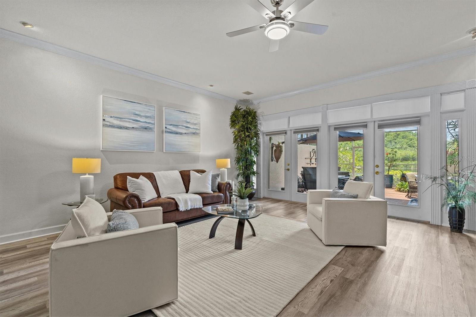 Listing photo id 18 for 1622 Lago Vista Boulevard