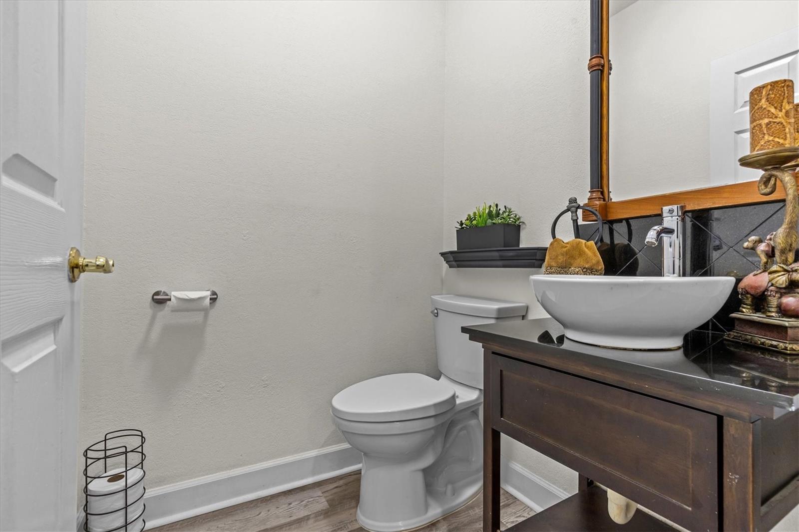 Listing photo id 22 for 1622 Lago Vista Boulevard