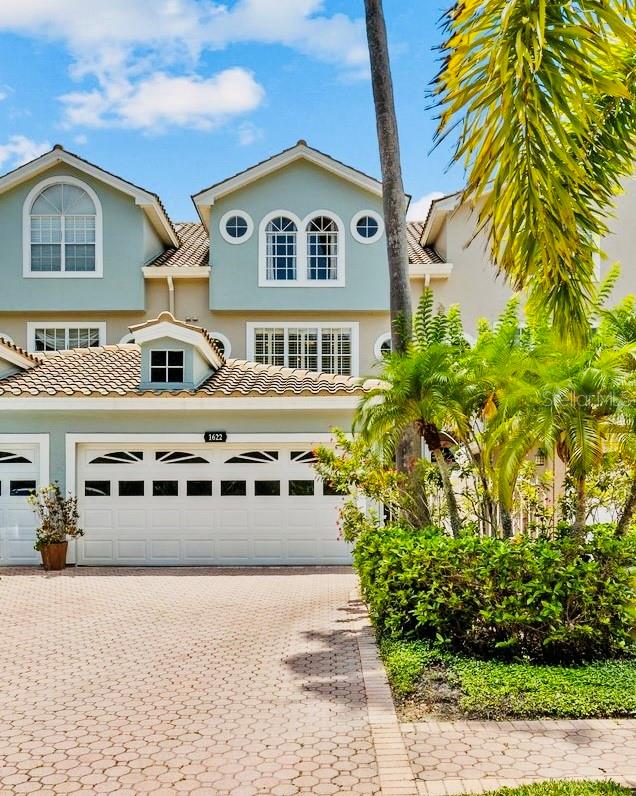 Listing photo id 1 for 1622 Lago Vista Boulevard
