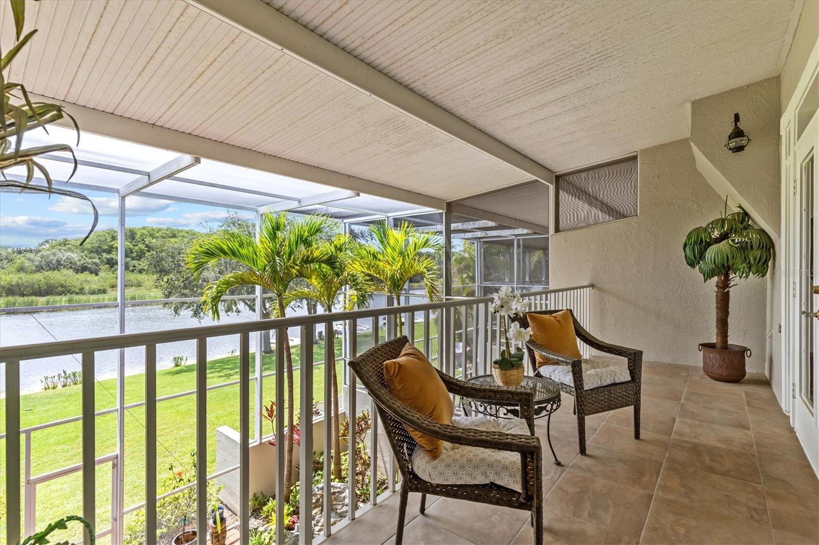 Listing photo id 31 for 1622 Lago Vista Boulevard
