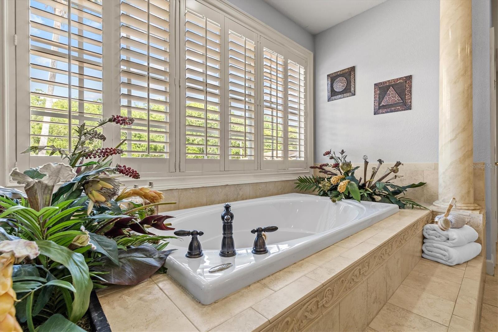 Listing photo id 39 for 1622 Lago Vista Boulevard