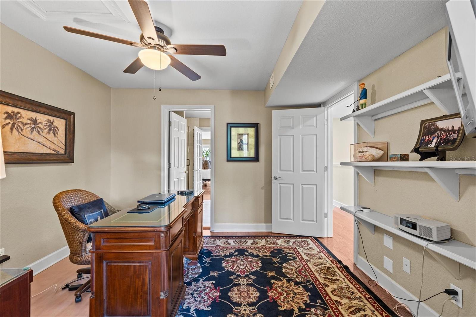 Listing photo id 43 for 1622 Lago Vista Boulevard