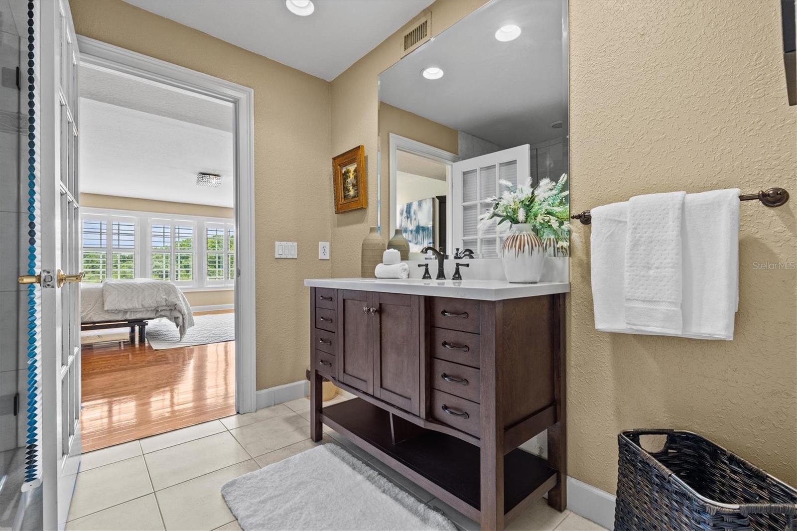 Listing photo id 45 for 1622 Lago Vista Boulevard