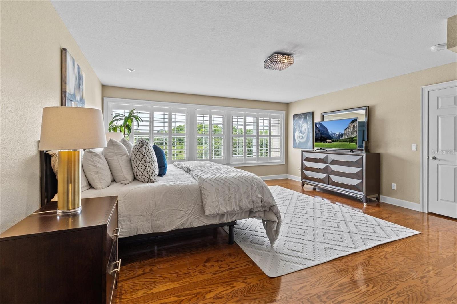 Listing photo id 47 for 1622 Lago Vista Boulevard