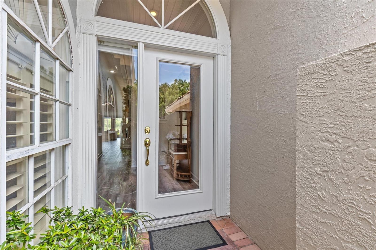 Listing photo id 3 for 1622 Lago Vista Boulevard