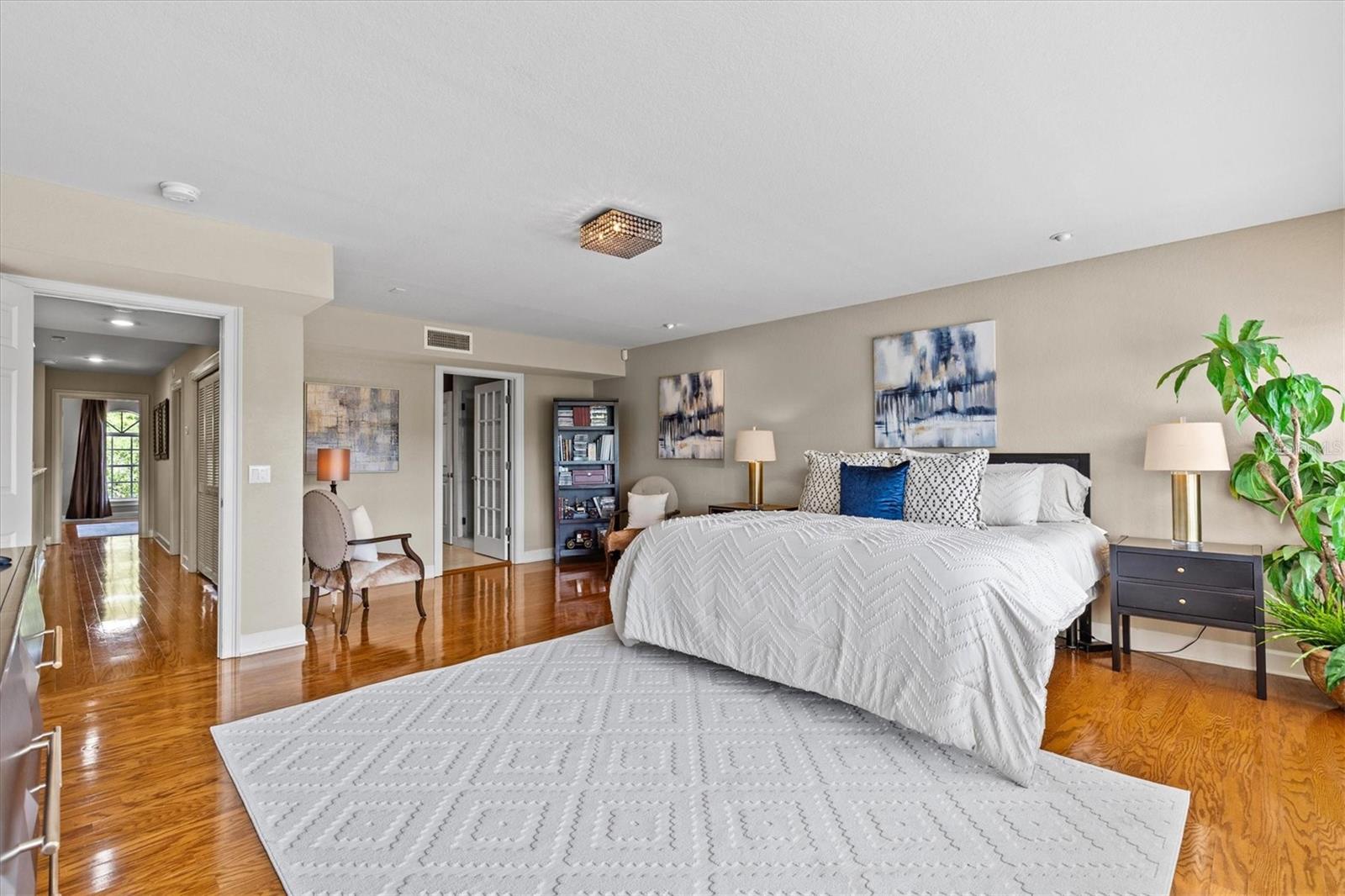 Listing photo id 49 for 1622 Lago Vista Boulevard