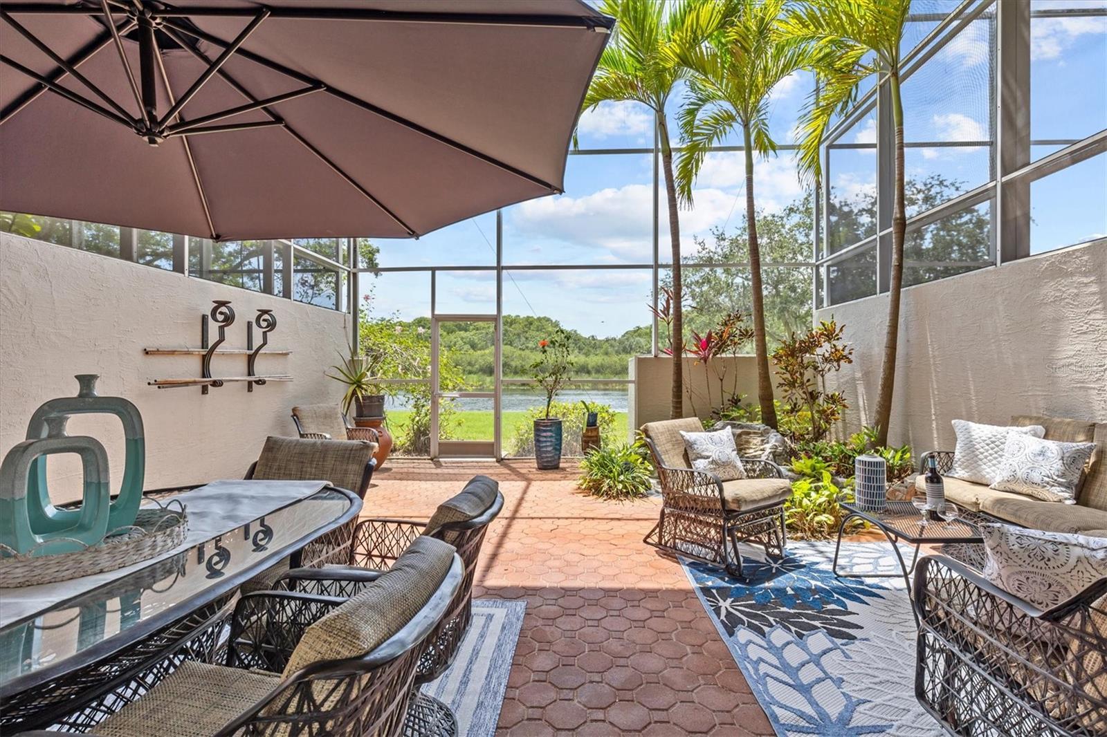 Listing photo id 52 for 1622 Lago Vista Boulevard