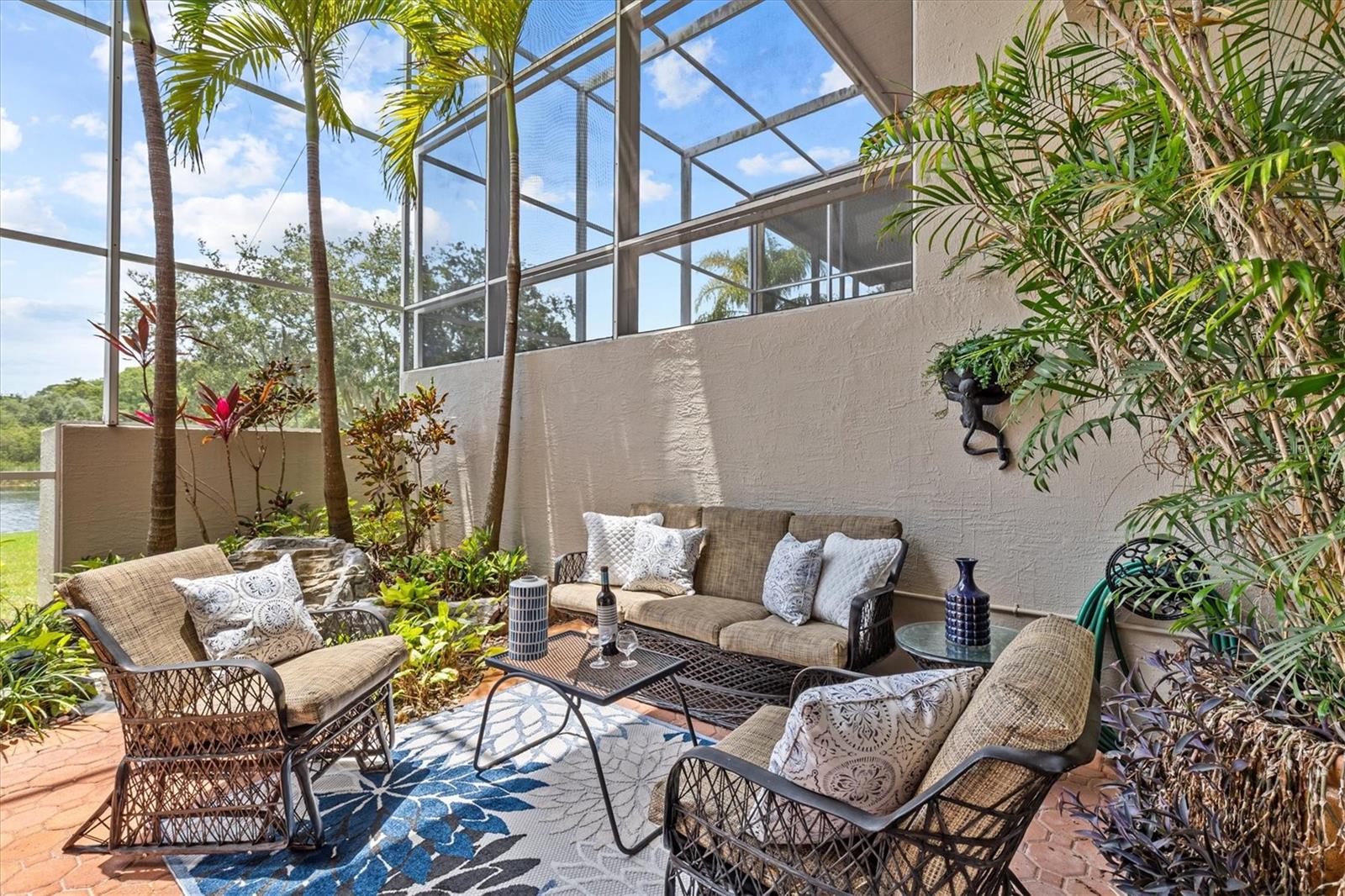 Listing photo id 53 for 1622 Lago Vista Boulevard