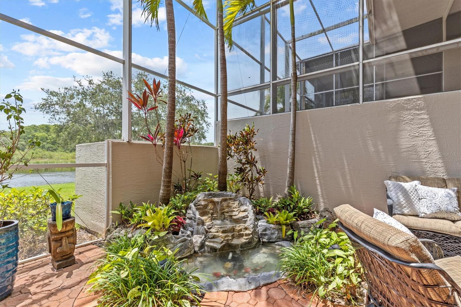 Listing photo id 54 for 1622 Lago Vista Boulevard