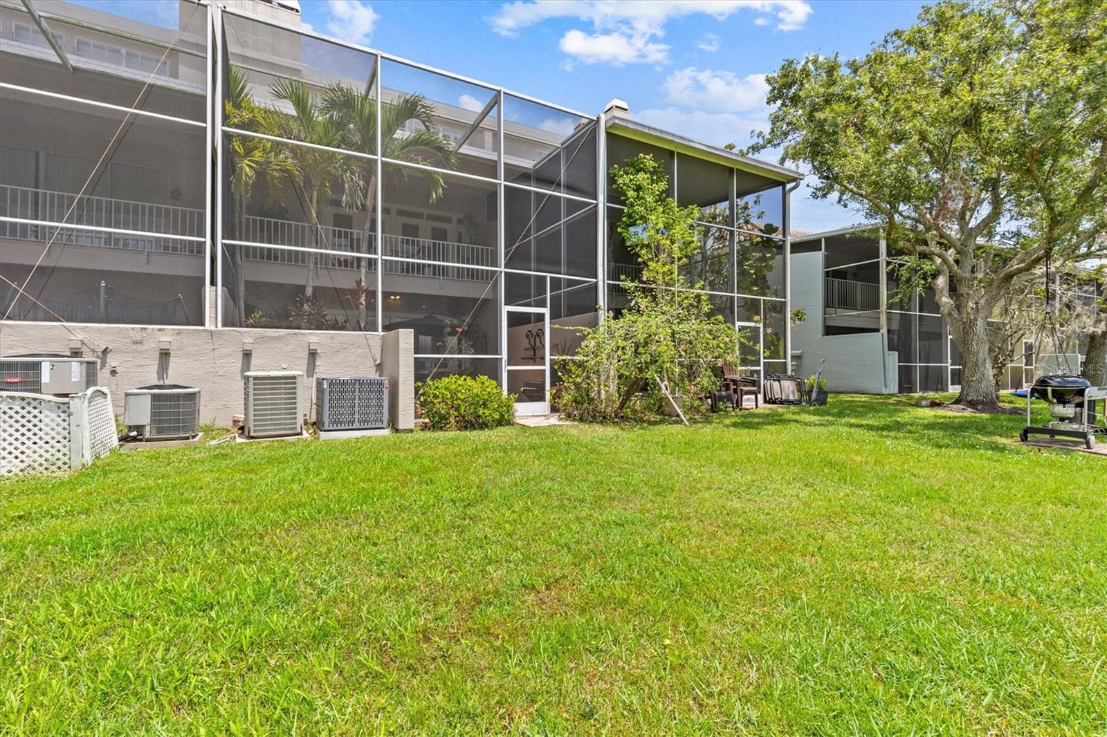 Listing photo id 56 for 1622 Lago Vista Boulevard