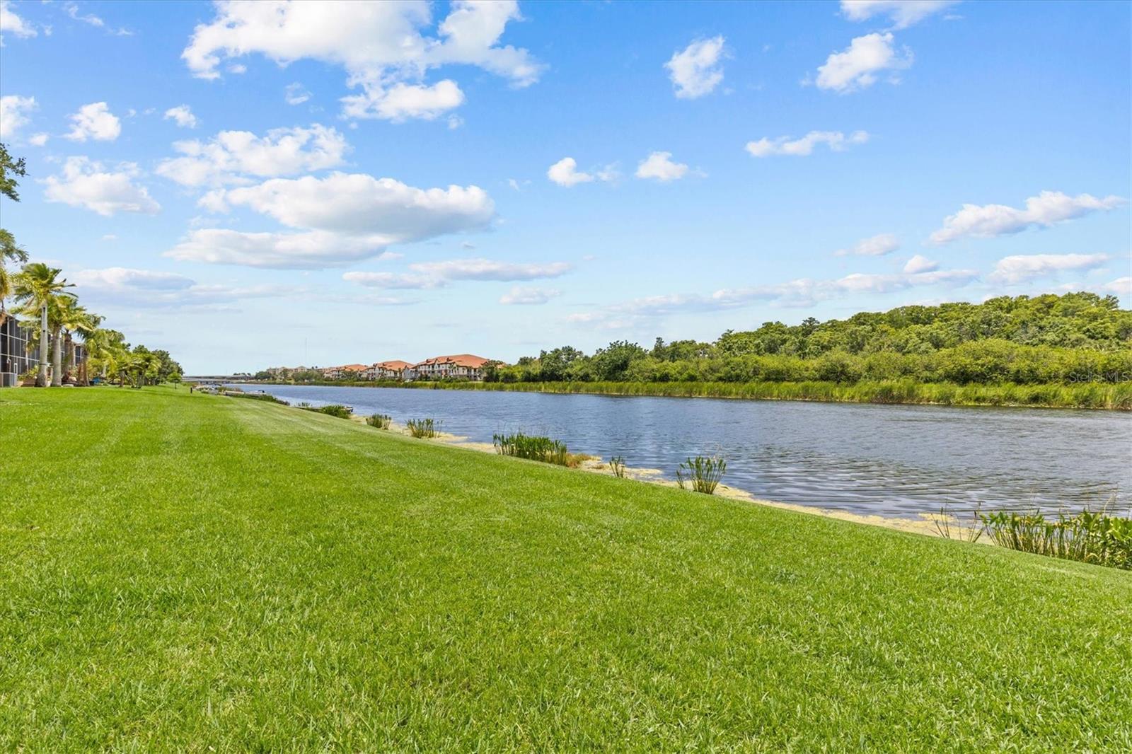 Listing photo id 57 for 1622 Lago Vista Boulevard