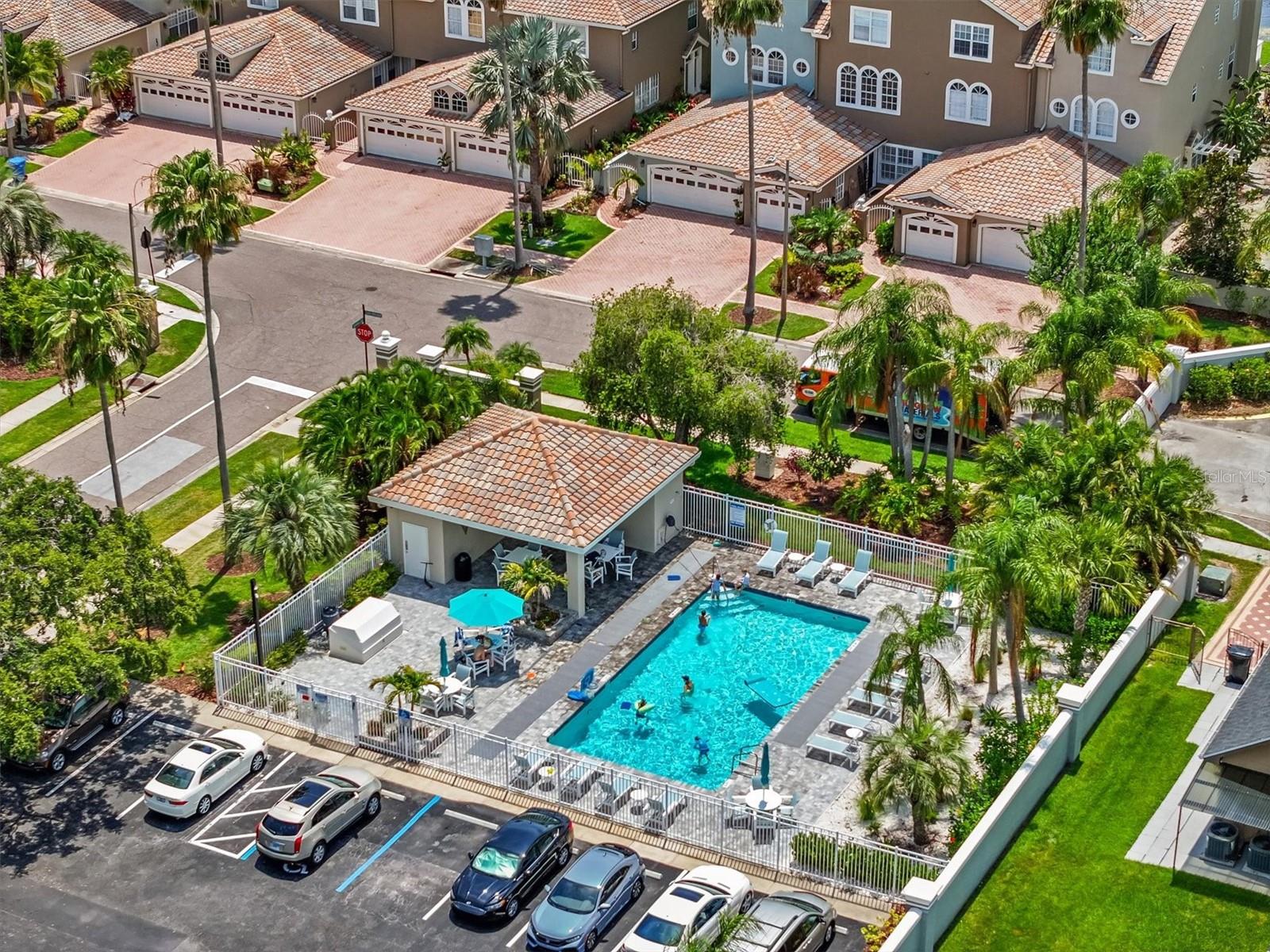 Listing photo id 62 for 1622 Lago Vista Boulevard
